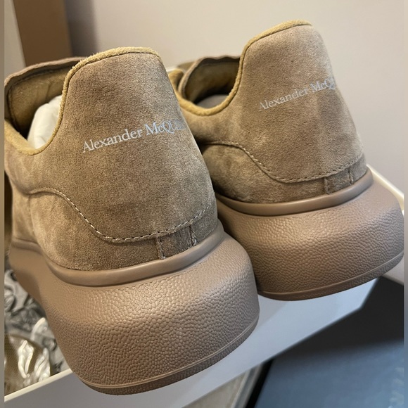 Alexander McQueen Oversize Sneaker (Size 43EU/10.5US) NEVER WORN 🔥 - Picture 2 of 6